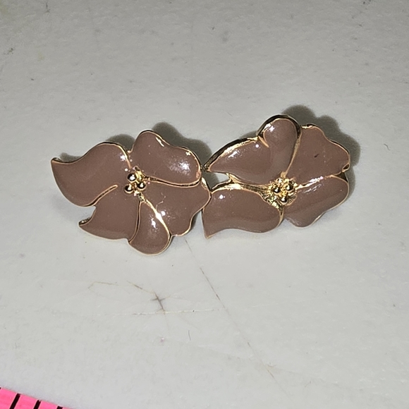Vintage Hawaiian Style Plumeria Post Earrings 14 - Picture 2 of 4